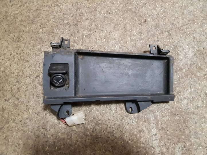 BMW 5 E39 (1996 - 2003)  51168159694 Прикуриватель