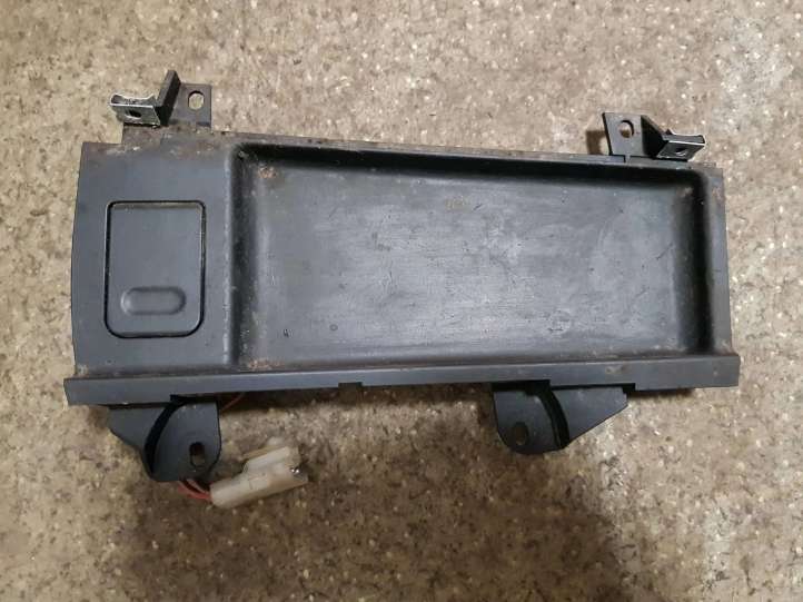 BMW 5 E39 (1996 - 2003)  51168159694 Прикуриватель