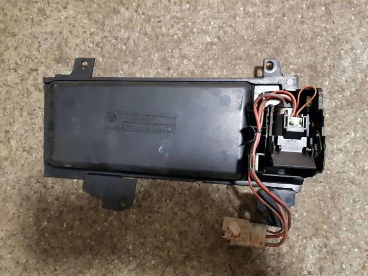 BMW 5 E39 (1996 - 2003)  51168159694 Прикуриватель