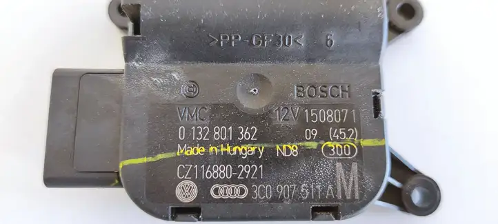 Volkswagen PASSAT B6 (2005 - 2010) 0132801362 Двигатель задвижки потока воздуха — фото 3