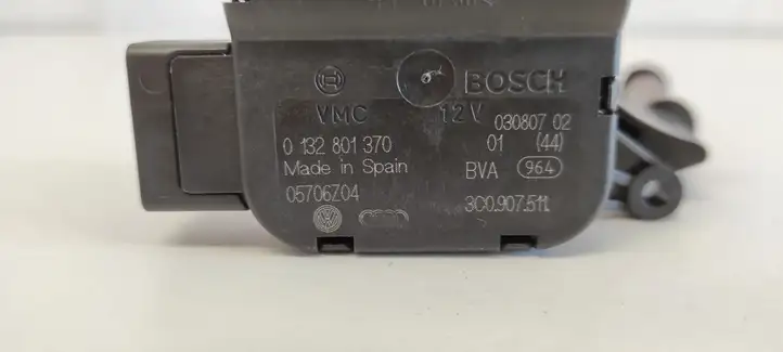 Volkswagen PASSAT B6 (2005 - 2010) 0132801370 Двигатель задвижки потока воздуха — фото 3