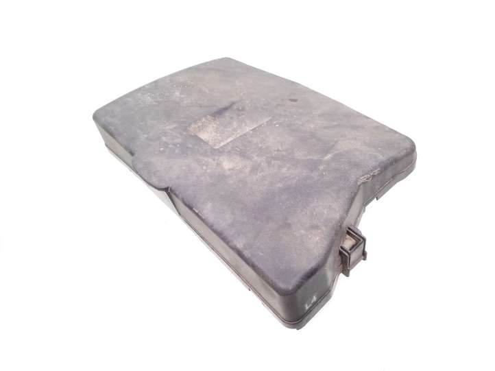 Toyota Auris 150 (2006 - 2012)  8266202220 Крышка ящика предохранителей