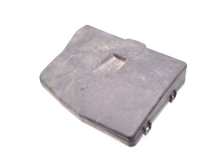 Toyota Auris 150 (2006 - 2012)  8266202220 Крышка ящика предохранителей