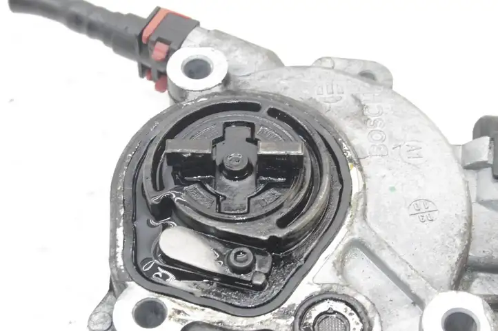 Land Rover Freelander 2 - LR2 (2006 - 2010) Вакуумный насос — фото 6