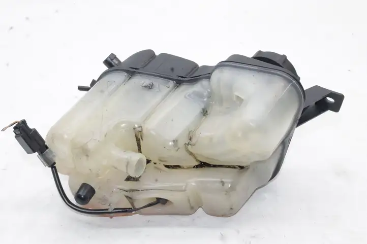 Land Rover Freelander 2 - LR2 (2006 - 2010) Расширительный бачок — фото 1