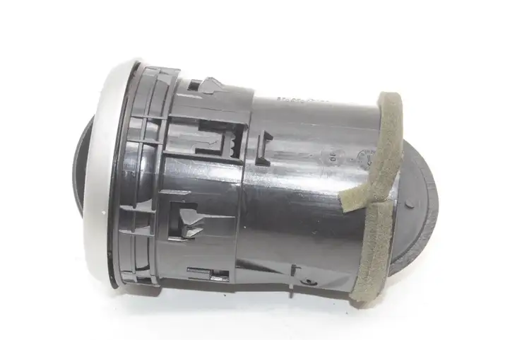 Nissan Qashqai (2010 - 2013) 68760JD10A Воздушная решетка панели — фото 2