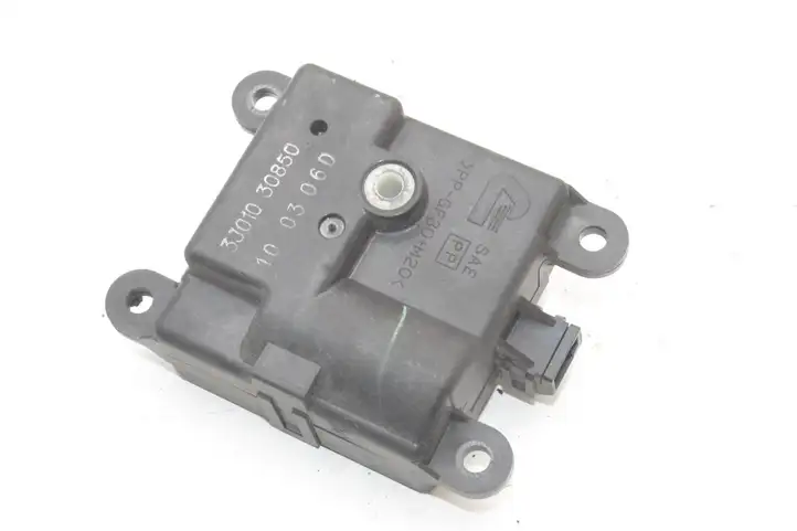 Nissan Qashqai (2010 - 2013) 3J01030850 Двигатель задвижки потока воздуха — фото 2