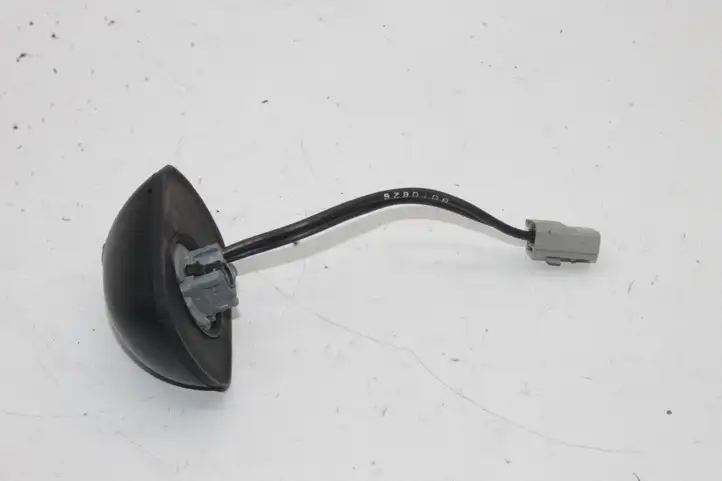 Nissan Qashqai (2010 - 2013) GPS антенна — фото 2
