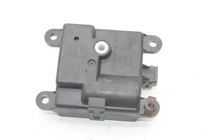 Nissan Qashqai (2010 - 2013) 3K01030840 Двигатель задвижки потока воздуха — фото 3