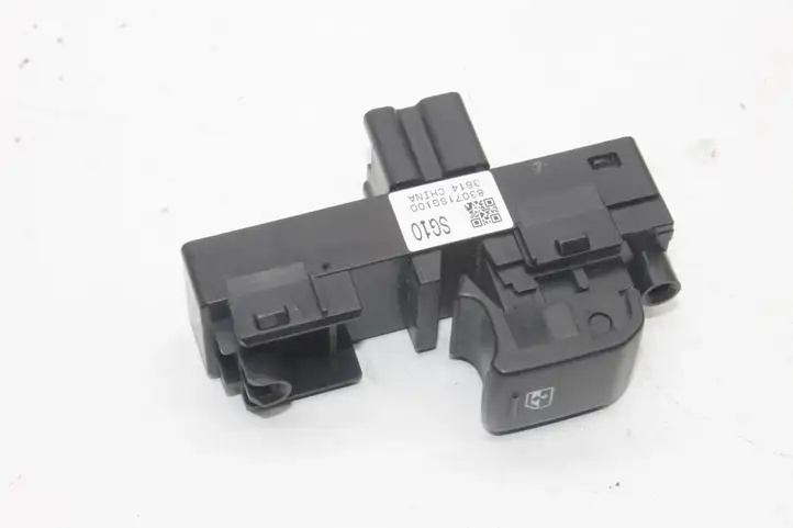 Subaru Forester SJ (2013 - 2018) 83071SG100 Кнопка фаркопа в багажнике — фото 1