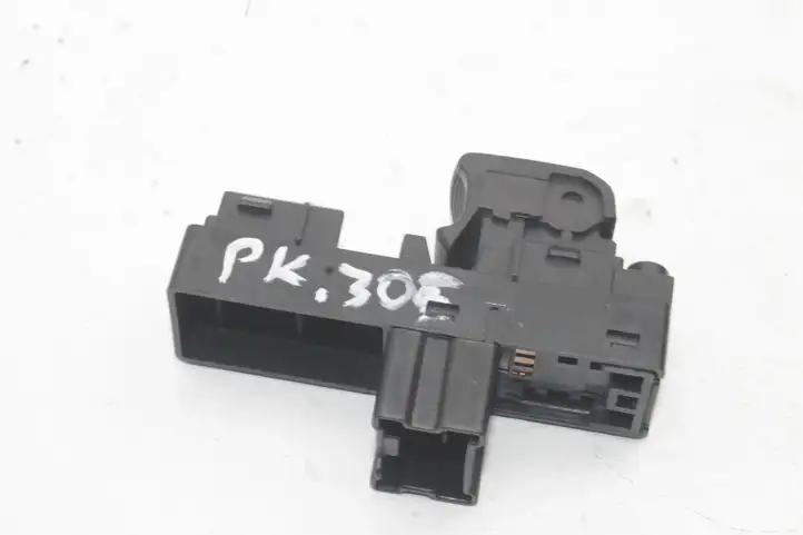 Subaru Forester SJ (2013 - 2018) 83071SG100 Кнопка фаркопа в багажнике — фото 4