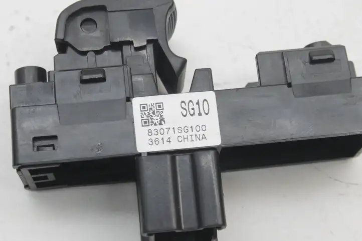 Subaru Forester SJ (2013 - 2018) 83071SG100 Кнопка фаркопа в багажнике — фото 6