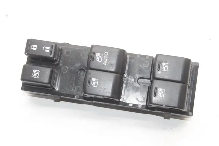 Subaru Forester SJ (2013 - 2018) 83071SG030 Кнопка фаркопа в багажнике — фото 1