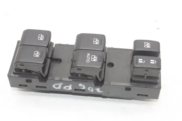 Subaru Forester SJ (2013 - 2018) 83071SG030 Кнопка фаркопа в багажнике — фото 2