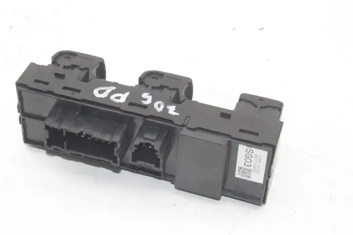 Subaru Forester SJ (2013 - 2018) 83071SG030 Кнопка фаркопа в багажнике — фото 3