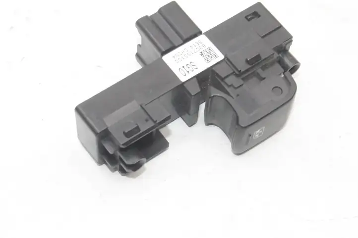 Subaru Forester SJ (2013 - 2018) 83071SG100 Кнопка фаркопа в багажнике — фото 4