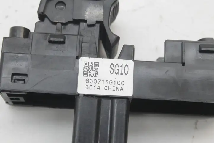 Subaru Forester SJ (2013 - 2018) 83071SG100 Кнопка фаркопа в багажнике — фото 5