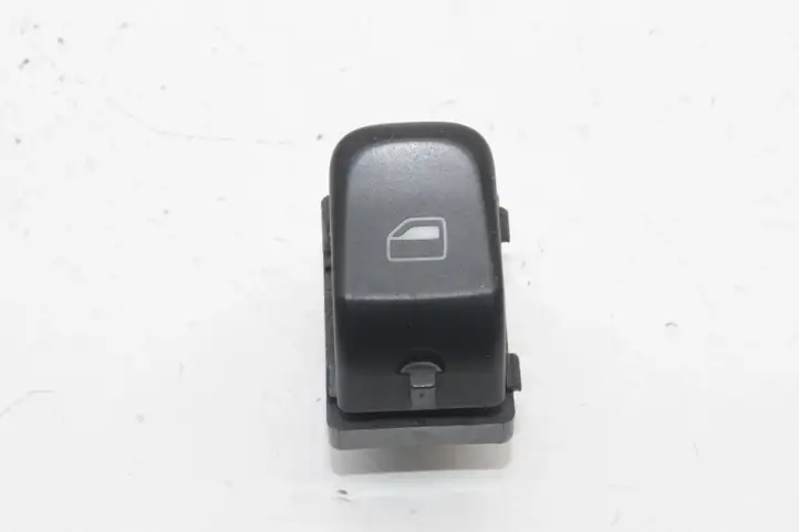 Audi A4 S4 B8 8K (2007 - 2011) 8K0959855 Кнопка фаркопа в багажнике — фото 1