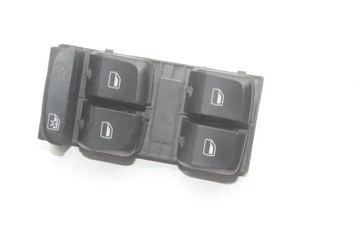 Audi A4 S4 B8 8K (2007 - 2011) 8K0959851 Кнопка фаркопа в багажнике — фото 2