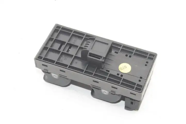 Audi A4 S4 B8 8K (2007 - 2011) 8K0959851 Кнопка фаркопа в багажнике — фото 4