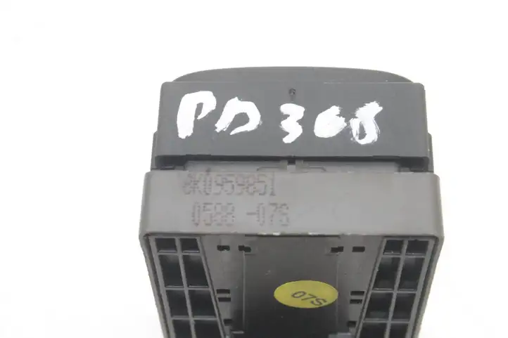 Audi A4 S4 B8 8K (2007 - 2011) 8K0959851 Кнопка фаркопа в багажнике — фото 5