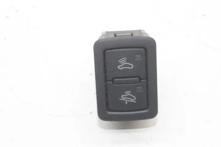 Audi A4 S4 B8 8K (2007 - 2011) 4F0962109 Кнопка фаркопа в багажнике — фото 1