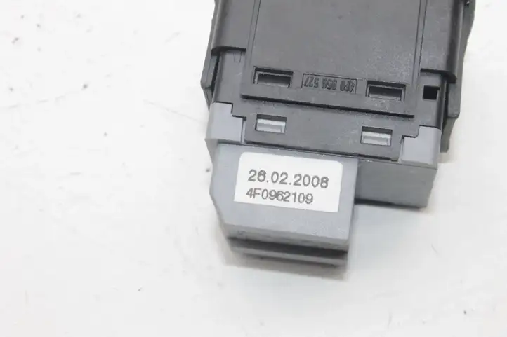 Audi A4 S4 B8 8K (2007 - 2011) 4F0962109 Кнопка фаркопа в багажнике — фото 5