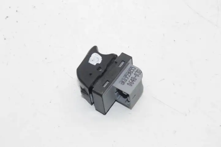 Audi A4 S4 B8 8K (2007 - 2011) 8K0959855 Кнопка фаркопа в багажнике — фото 4