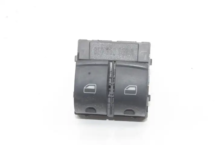 Audi TT TTS Mk2 (2006 - 2010) 8E0959851A Кнопка фаркопа в багажнике — фото 1