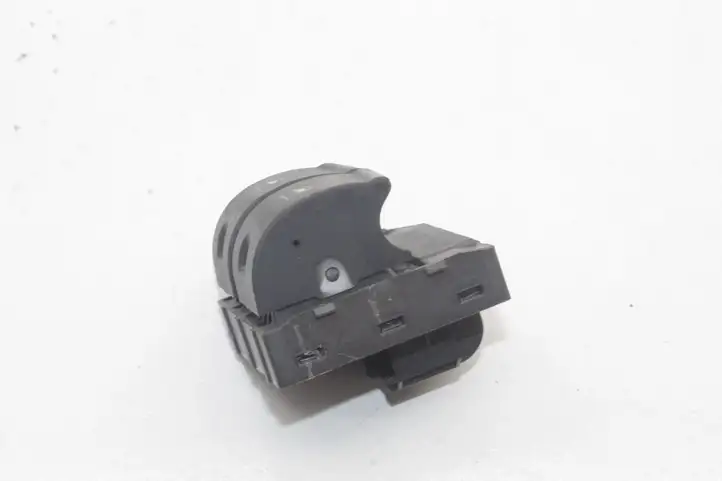 Audi TT TTS Mk2 (2006 - 2010) 8E0959851A Кнопка фаркопа в багажнике — фото 3