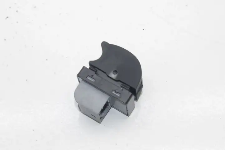 Audi TT TTS Mk2 (2006 - 2010) 8E0959855 Кнопка фаркопа в багажнике — фото 2