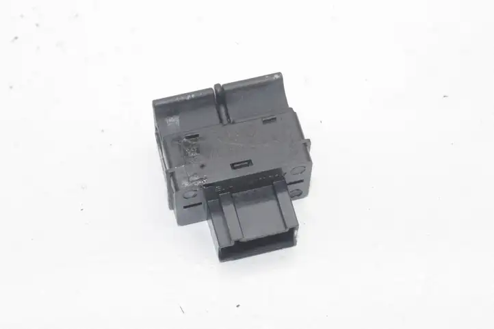Audi TT TTS Mk2 (2006 - 2010) 8P0959833A Кнопка закрытия багажника — фото 4