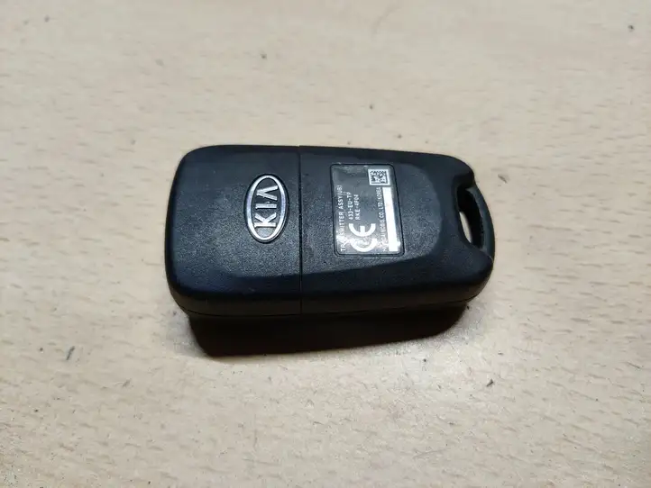 Kia Ceed (2012 - 2015) RKE4F04 Ключ зажигания — фото 2