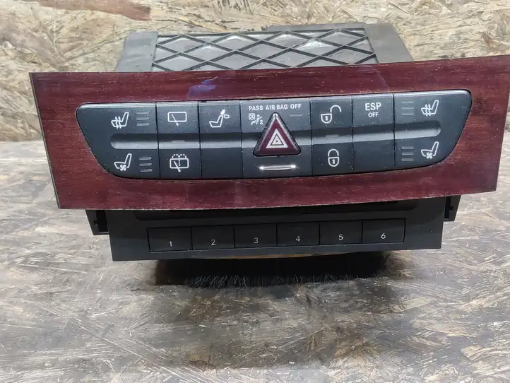 Mercedes-Benz E W211 (2002 - 2009) A2116800552 Блок кнопок на панели — фото 1