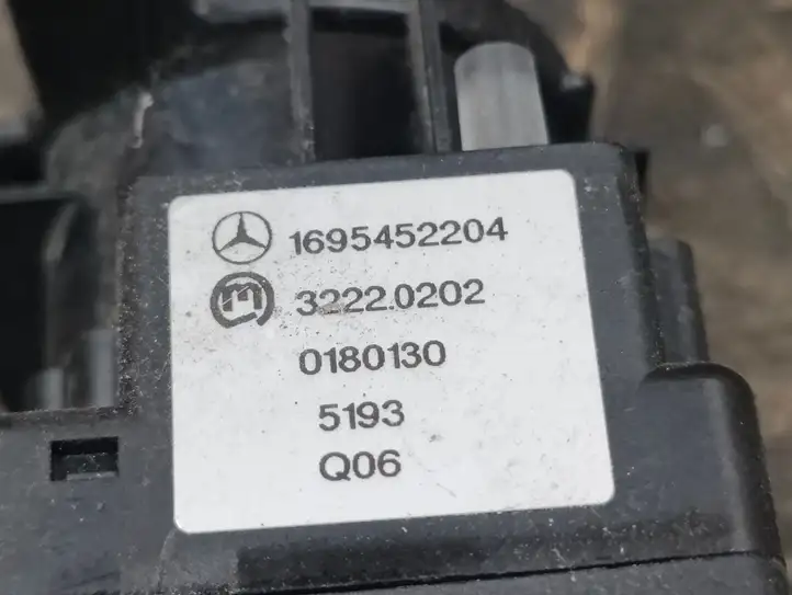 Mercedes-Benz A W169 (2004 - 2012) 1695452204 Включатель фонарей — фото 3