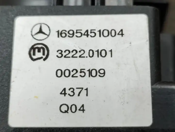 Mercedes-Benz A W169 (2004 - 2012) 1695451004 Включатель фонарей — фото 4