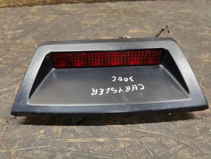 Chrysler 300 - 300C (2005 - 2011) 04805845AB Дополнительный стоп фонарь — фото 1