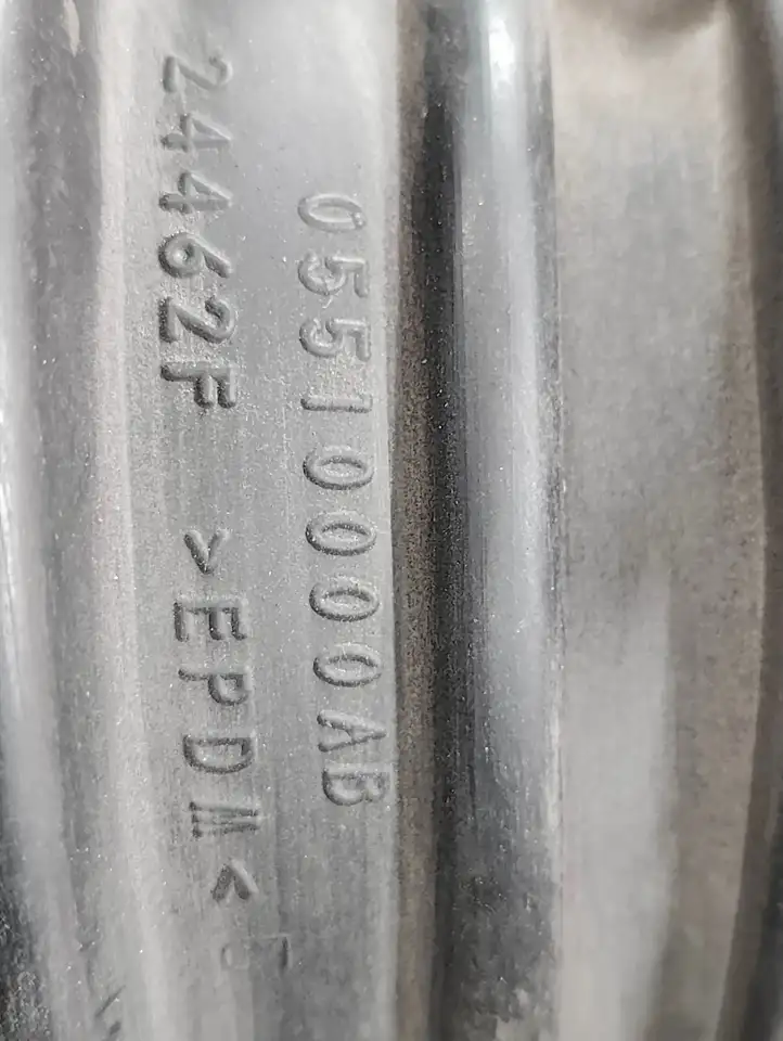 Chrysler Pacifica (2003 - 2008) 05510000AB Трубка подачи воздуха — фото 4