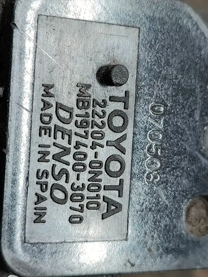 Toyota Corolla Verso AR10 (2004 - 2009) 222040N010 Датчик массового расхода воздуха — фото 3