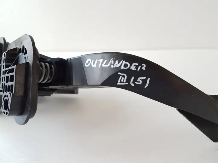 Mitsubishi Outlander (2016 - 2018) 1600A115 Педаль акселератора — фото 4