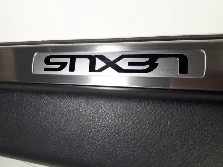 Lexus GS 250 300 350 300h 450h (2015 - 2020) 6792030080 Внутренняя отделка переднего порога — фото 8