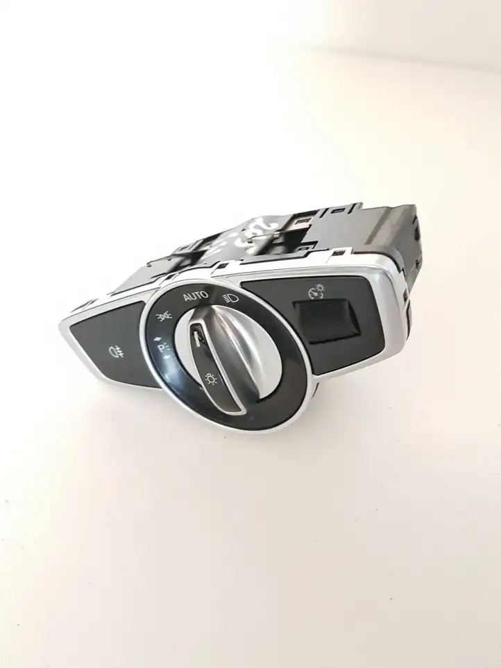 Mercedes-Benz C W205 (2014 - 2021) A2059056500 Включатель фонарей — фото 2