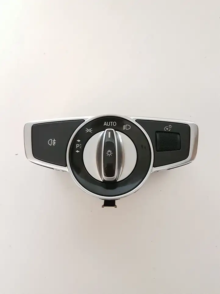 Mercedes-Benz C W205 (2014 - 2021) A2059056500 Включатель фонарей — фото 6