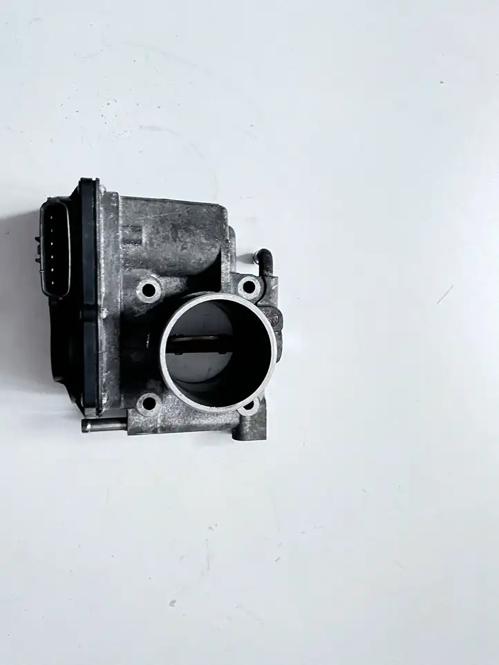 Mazda 3 II (2011 - 2013) R2AA136B0 Дроссельная заслонка — фото 8