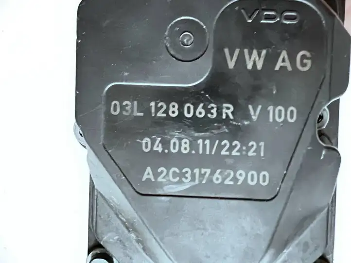Volkswagen Golf VI (2009 - 2013) 03L128063R Дроссельная заслонка — фото 2