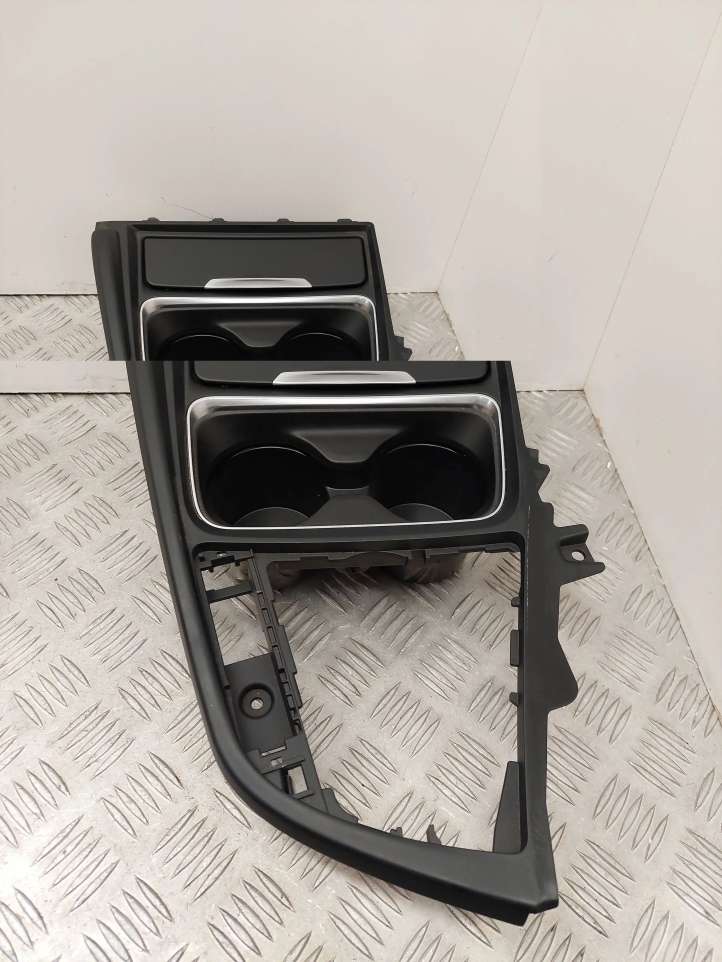 BMW 3 GT F34 (2013 - 2017)  9218925 Держатель чашки