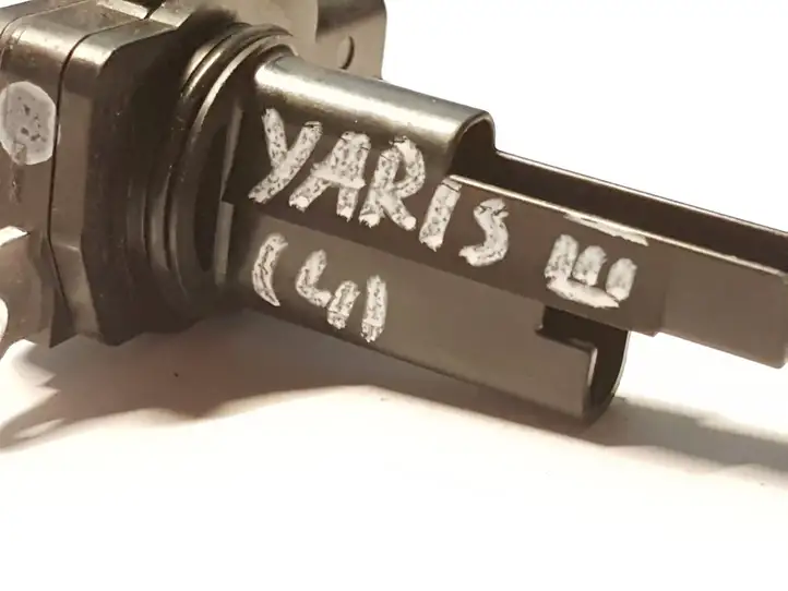 Toyota Yaris (2019 - ) 222040V020 Датчик массового расхода воздуха — фото 3