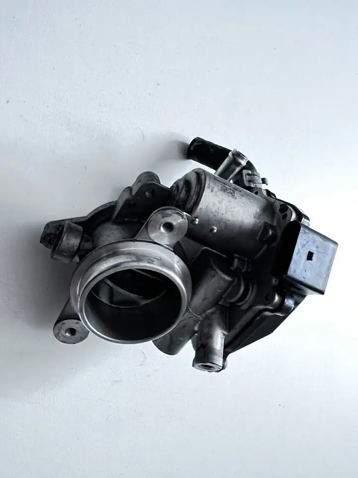 Audi A6 C7 (2014 - 2018) 04L128063T Дроссельная заслонка — фото 8