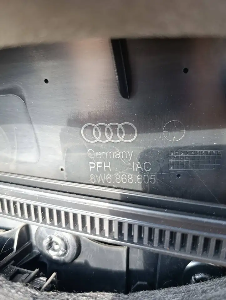 Audi A5 (2016 - ) 8W6868605 Прочие детали салона — фото 9