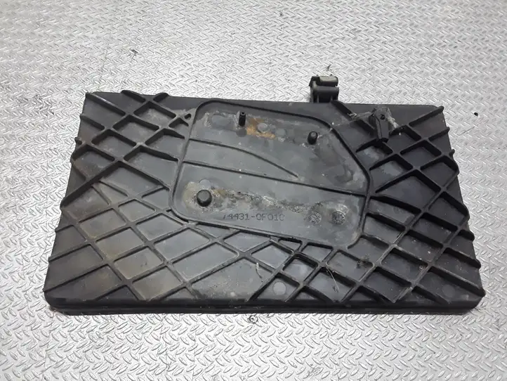 Toyota Corolla Verso AR10 (2004 - 2009) 744310F010 Площадка аккумулятора — фото 2